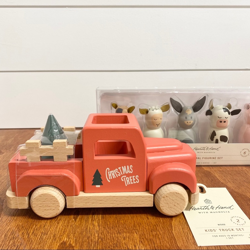 ❌SOLD❌ Hearth & Hand | Wooden Red Truck & Animals - Picture 5 of 6